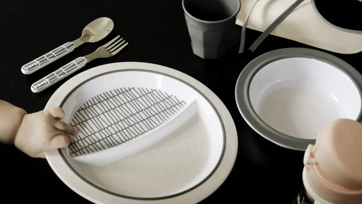 Sale Coffret Cadeau Repas Pink Grid Couverts, Vaisselle Et Bavoirs
